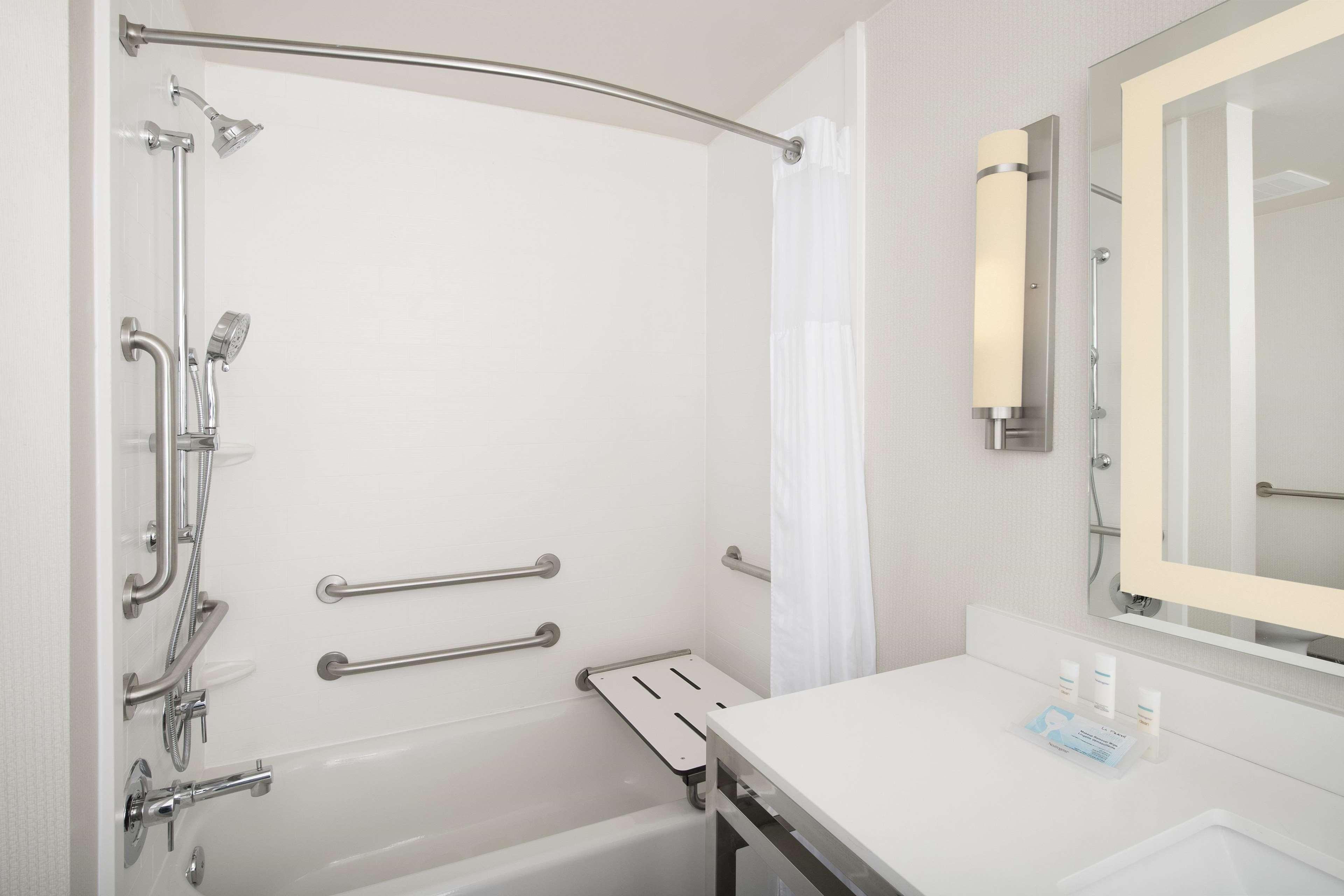 Hilton Garden Inn San Antonio Downtown Riverwalk Стая снимка
